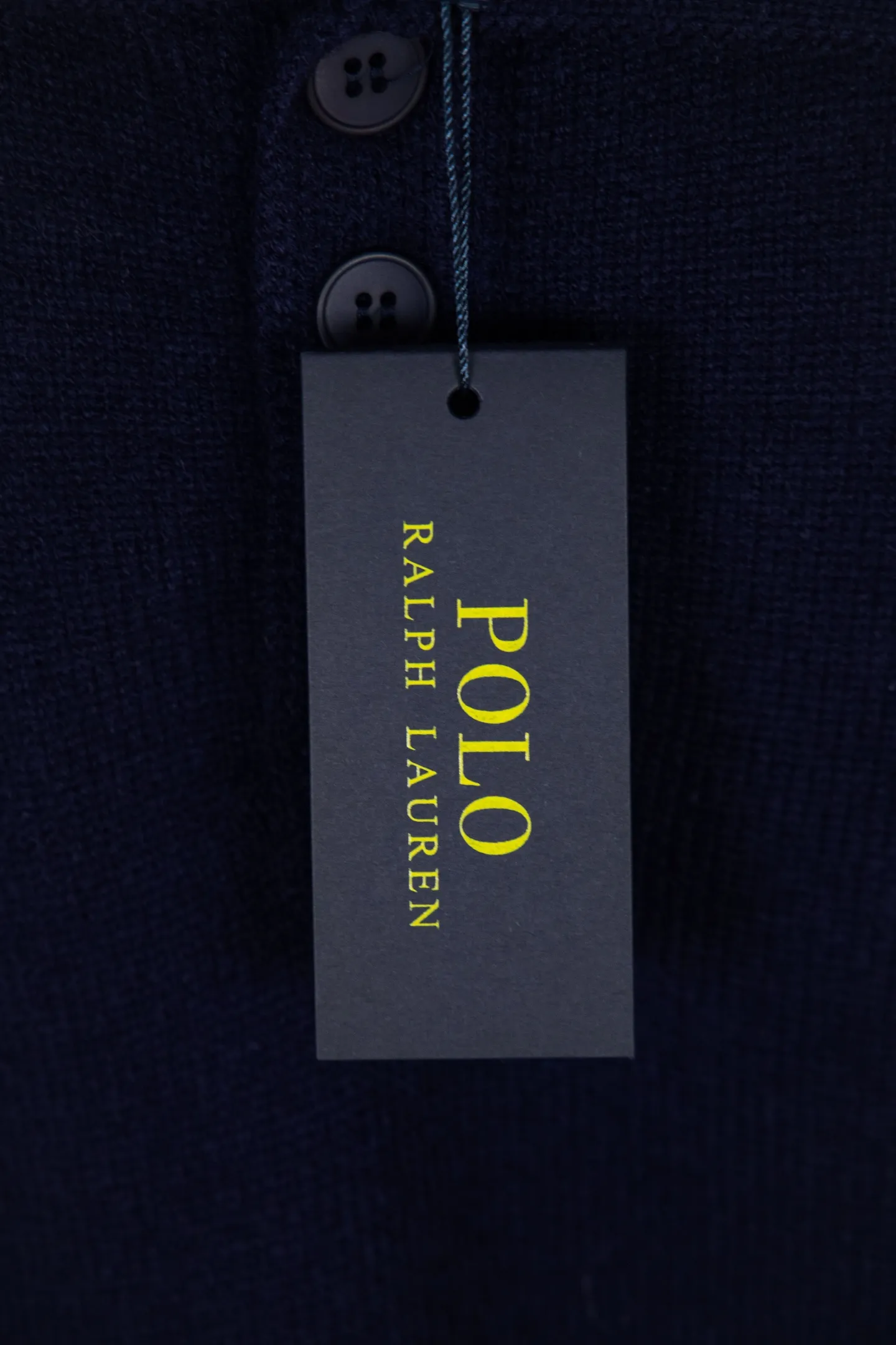 P240 2025 Ralph Lauren #ootddailywear #Autumn and winter sweater #Knitted sweater outfit #ralph lauren sweater #Can be worn by both men and women I finally waited until the Ralph men’s twist sweater half-button chest shirt was put on and it’s finally here! The hottest half-zip sweater! Limited editions every year, there won’t be many models in the store! Ralph Lauren men's half-button sweater has a really nice shape. It can be worn alone or as a coat. It can be worn outside or worn with a shirt~100% pure cotton. #Practical wear. Color, white, navy blue, khaki, gray, size S to Limited editions every year, there won’t be many models in the store! Ralph Lauren men's half-zip twist sweater [Fire R] has a really nice shape. It can be worn alone or as a jacket. It can be worn inside or outside, or it can be worn with a shirt inside ~ 100% pure cotton #Practical wear,, style number, 8023. Color, white, navy blue, khaki, gray, size S to XL